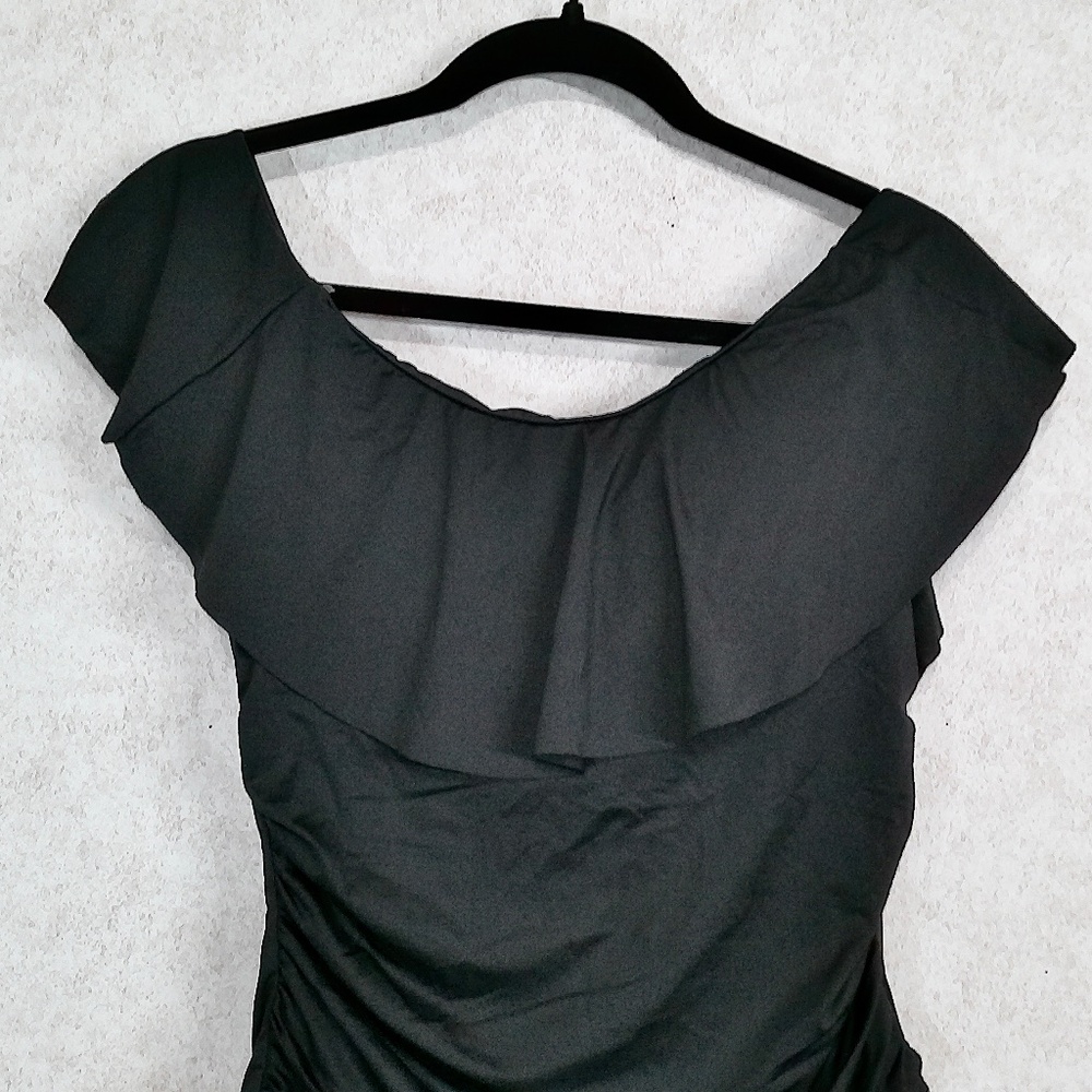 La Blanca 1 Pc Swim Suit Black Ruffled Collar Laced V Back, Bra,Lined Sz14 - Picture 2 of 7